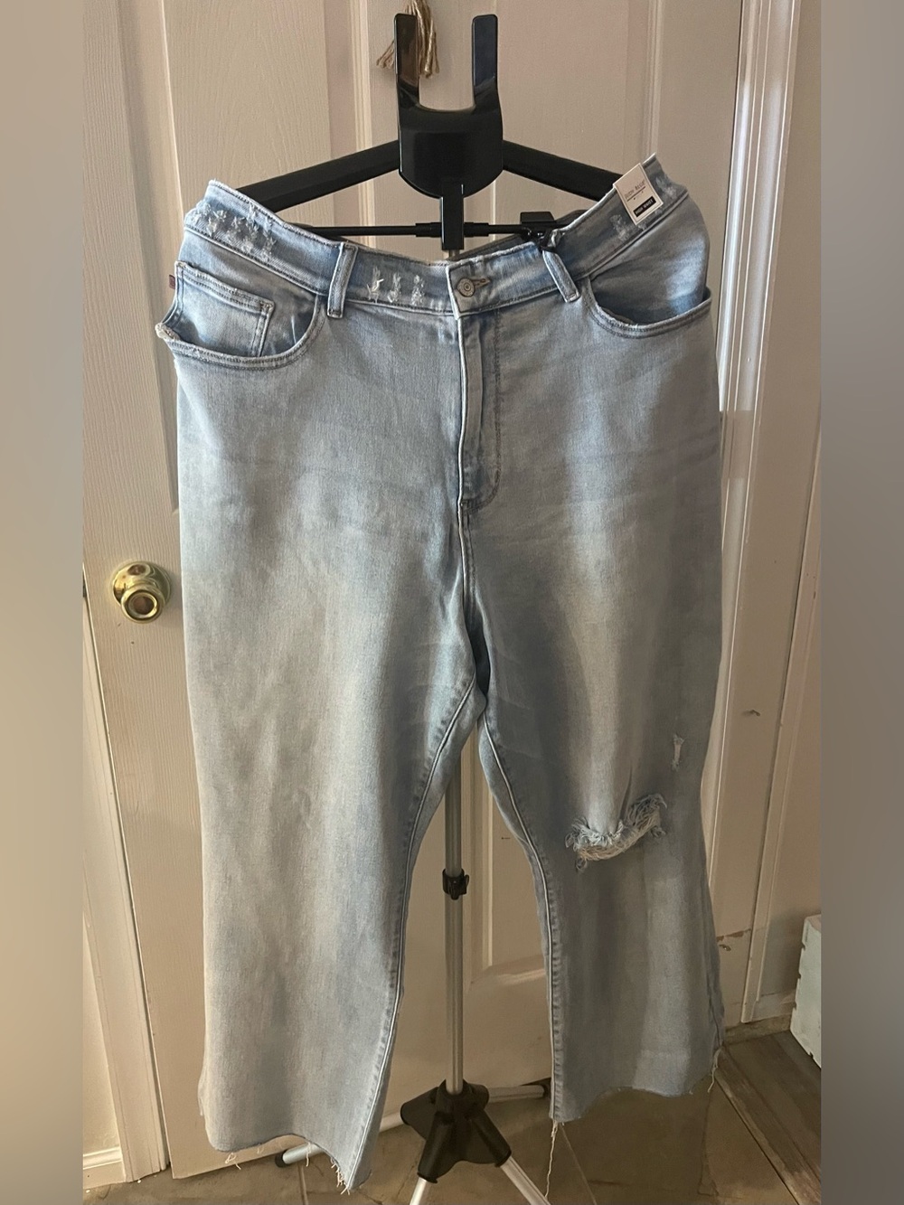NWT Judy Blue Light Blue Boyfriend Jeans with Distressed Knee